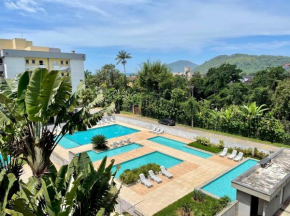 Apartamento com Vista Para a Piscina, Churrasqueira, Wi-Fi e Ar Condicionado